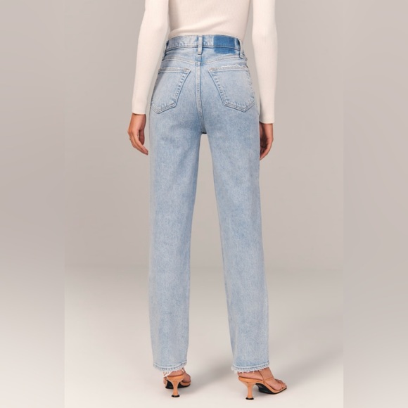 Abercrombie & Fitch 90’s Straight Asymmetrical Jeans - Picture 4 of 10